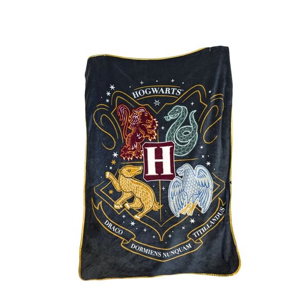 Harry Potter Hogwarts Crest Fleece Blanket 60" X 45" Wizarding World Oeko-Tex St - Picture 1 of 5